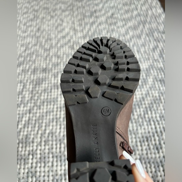 Kelly and Katie Booties Brown NWOT - Picture 2 of 4